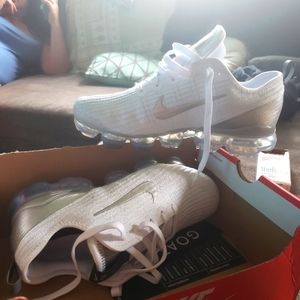Nike vapormax 7Y 8 1/2 women's